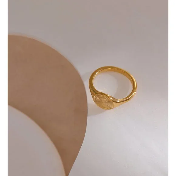 ^NEW 18K Gold Plated Round Textured Signet Coin Ring - Picture 2 of 7